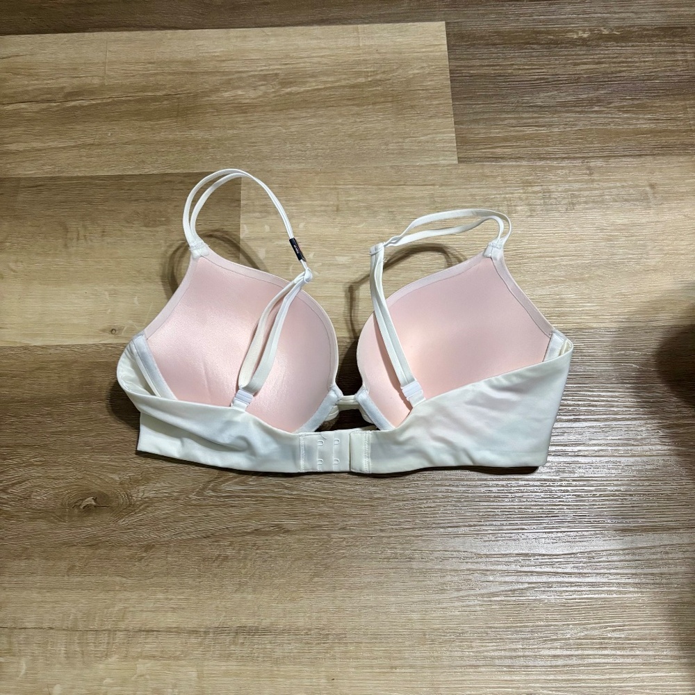 Victoria’s Secret Very Sexy Push Up Bra - Picture 2 of 2